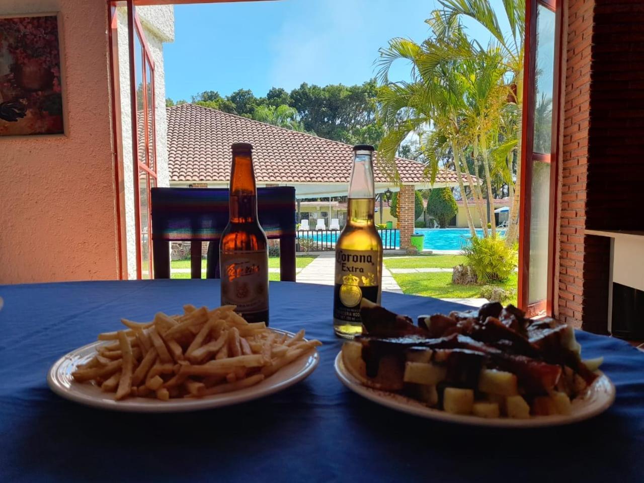 Hotel Teques Palace Xoxocotla  Экстерьер фото